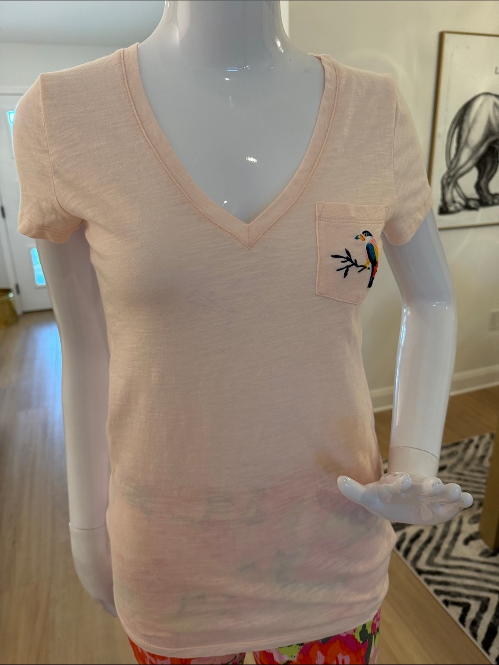Women's Light Pink V-Neck Tee with Embroidered Parrot Pocket